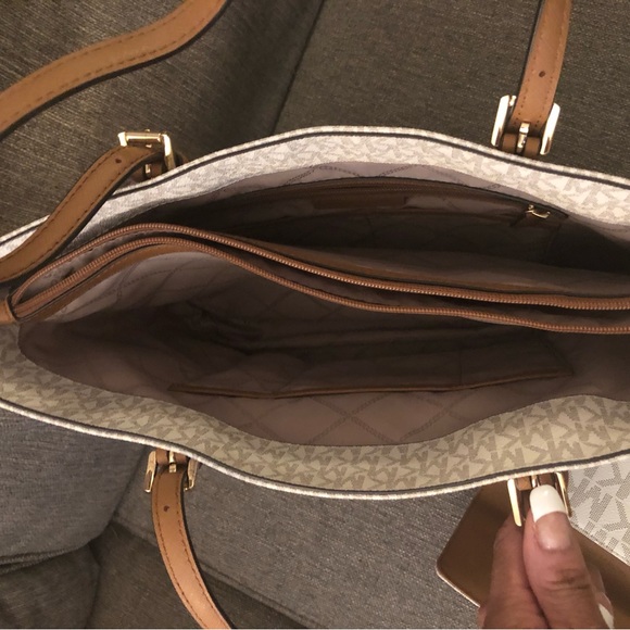 👜 Michael Kors NS Jet Set with matching Fulton Wallet - Picture 5 of 14